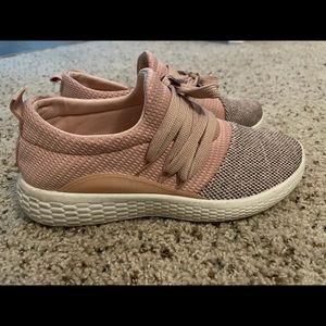 Versona tennis shoes